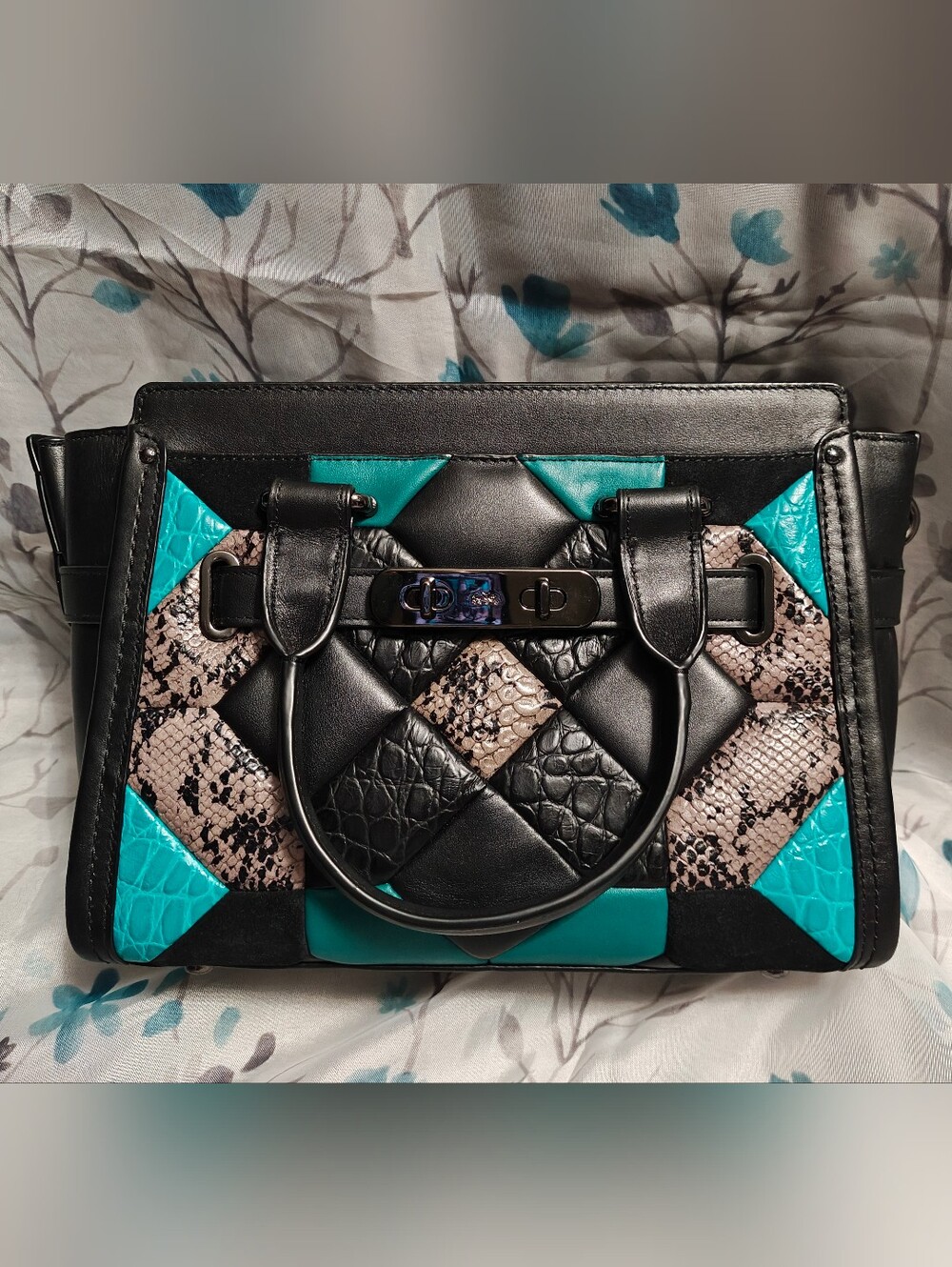 COACH Women's Canyon Quilt Exotic Coach Swagger 27
